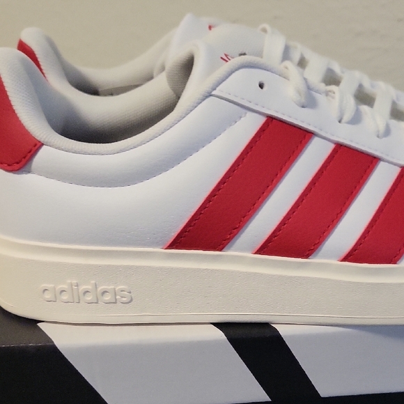 Adidas Men's 7.5, Women's 8.5 White and Red Streettalk - Picture 4 of 10